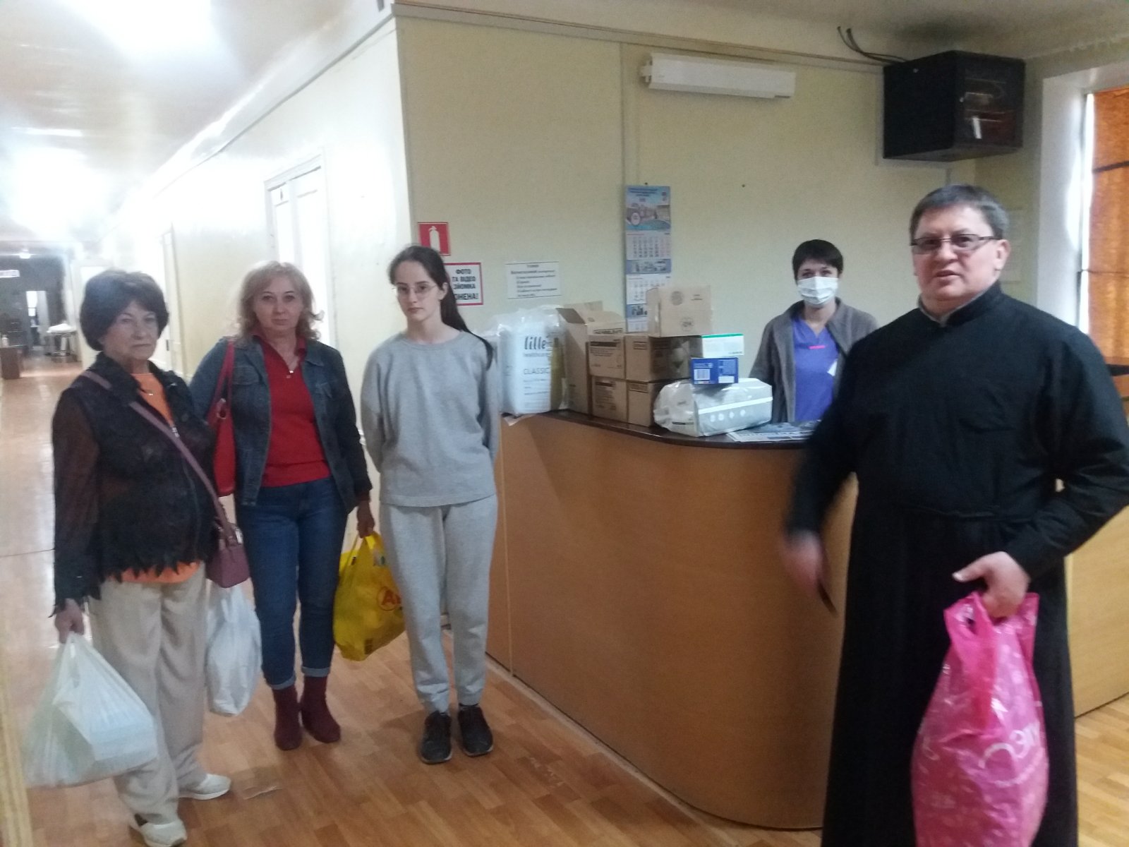 Волонтерська група на чолі з священиком Греко-Католицької церкви отцем Іваном